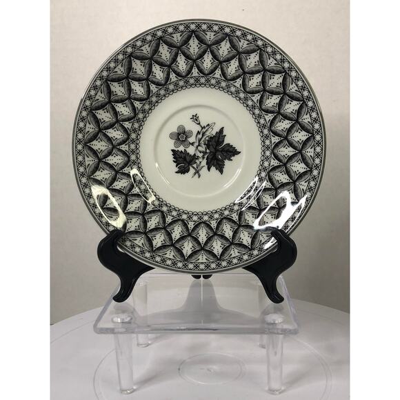 The Spode Blue Room Collection Geranium Teacup and Saucer - Picture 3 of 11